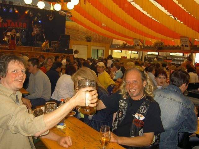 Matze and Gerti and all nrr nomads wish you a hot and safe 2008